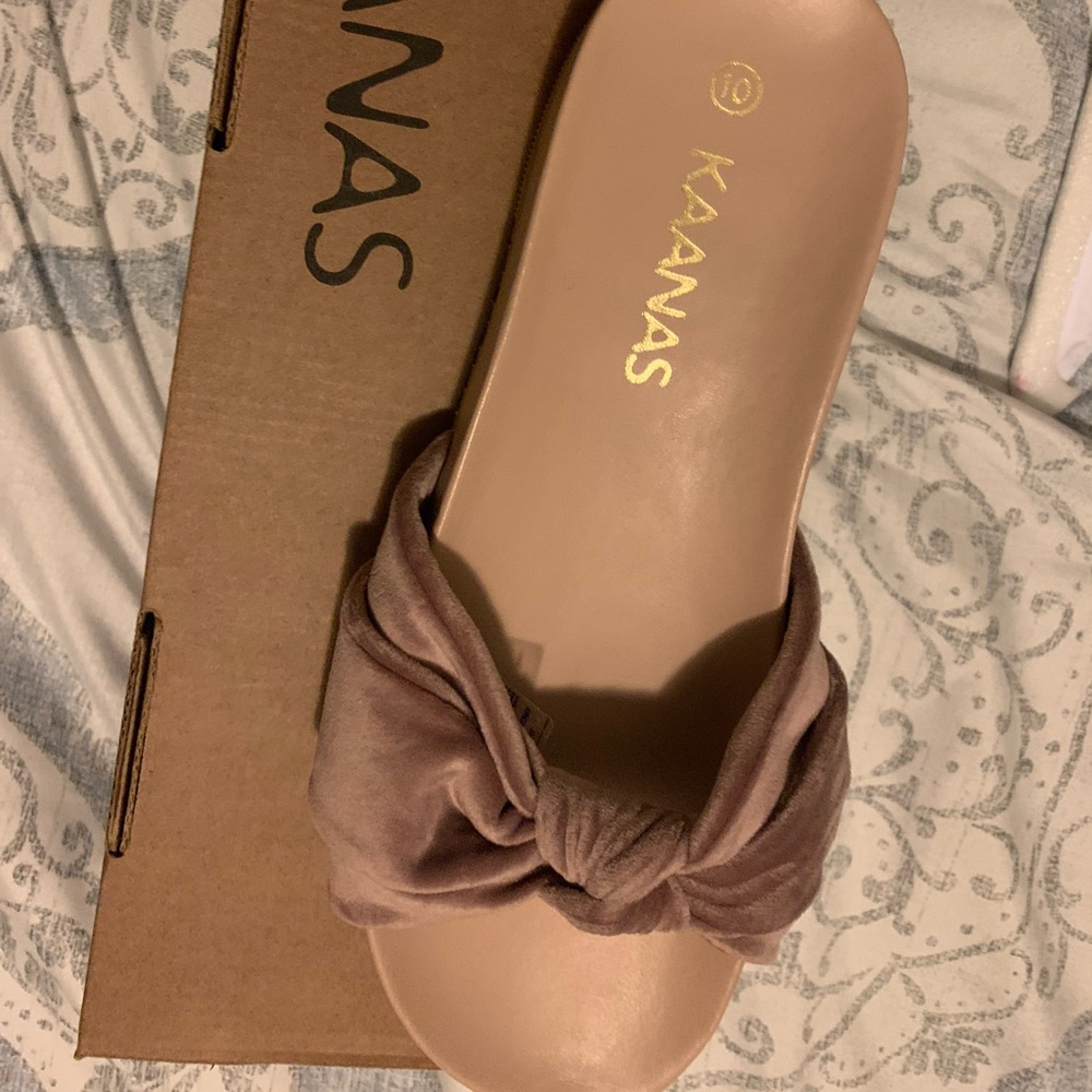 Cute turban twist  slides w cushioned foot bed